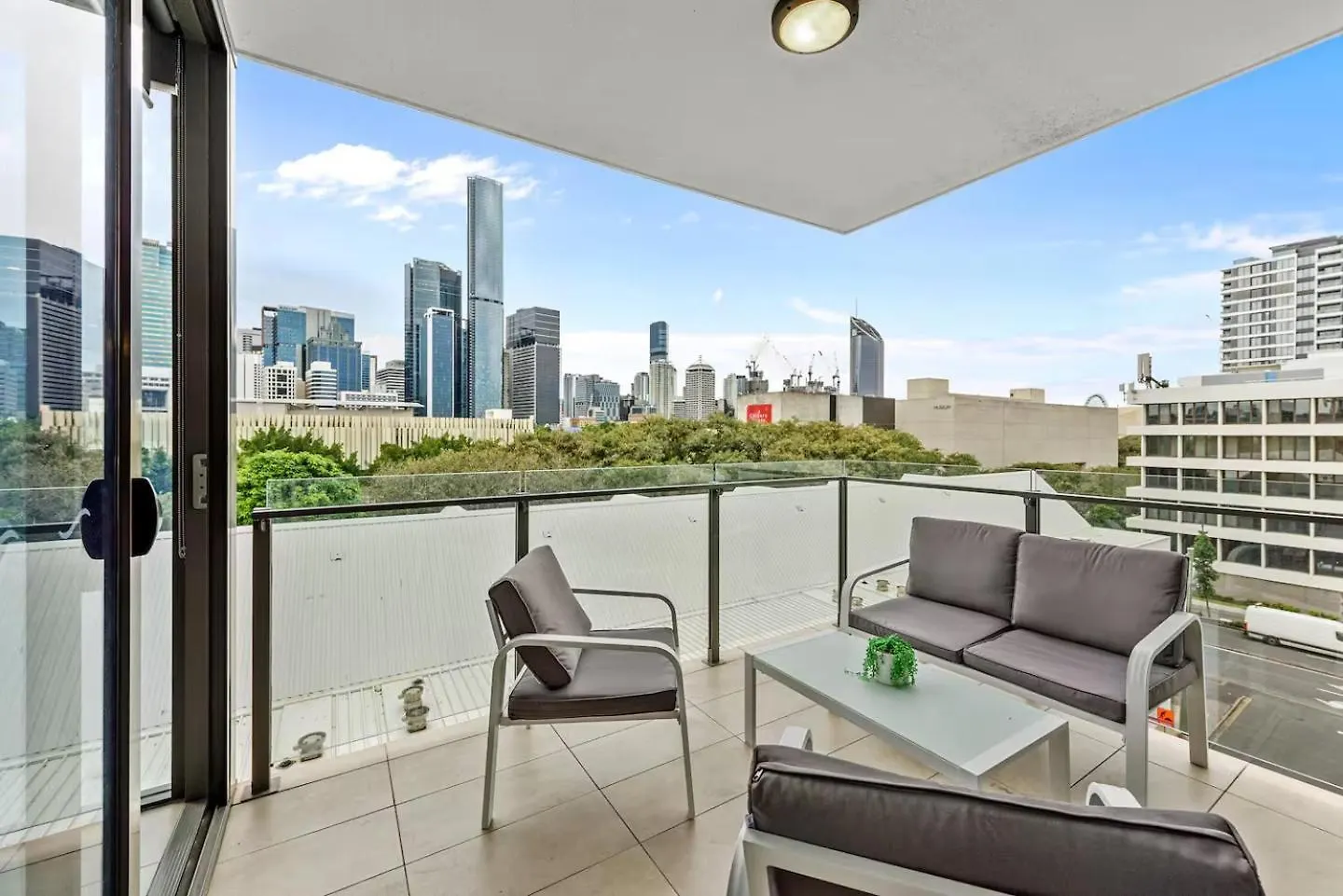 Million Dollar Views And Best Location! Walk To Cbd! Brisbane Australia